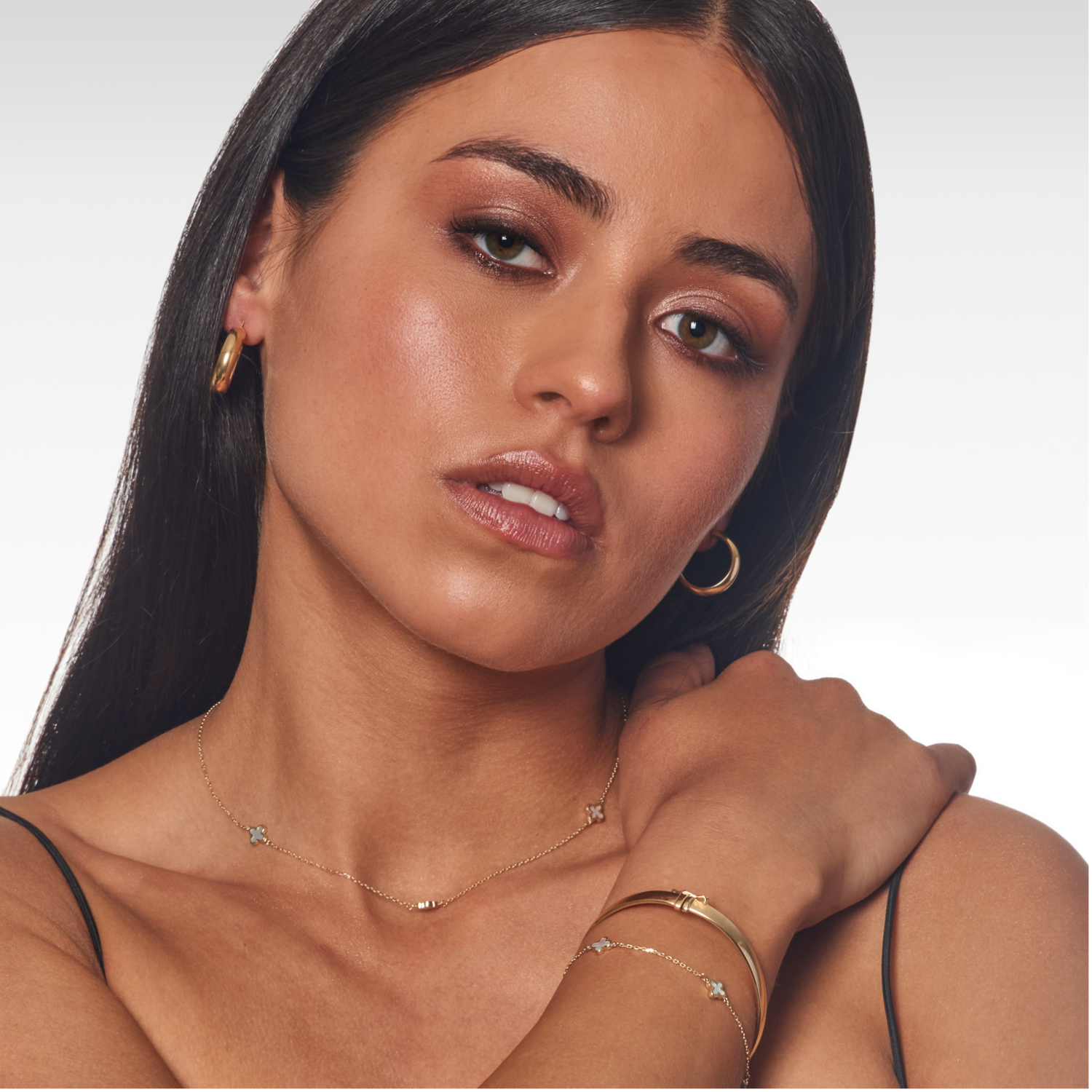 9k Yellow Gold Mother of Pearl Clover Bracelet
