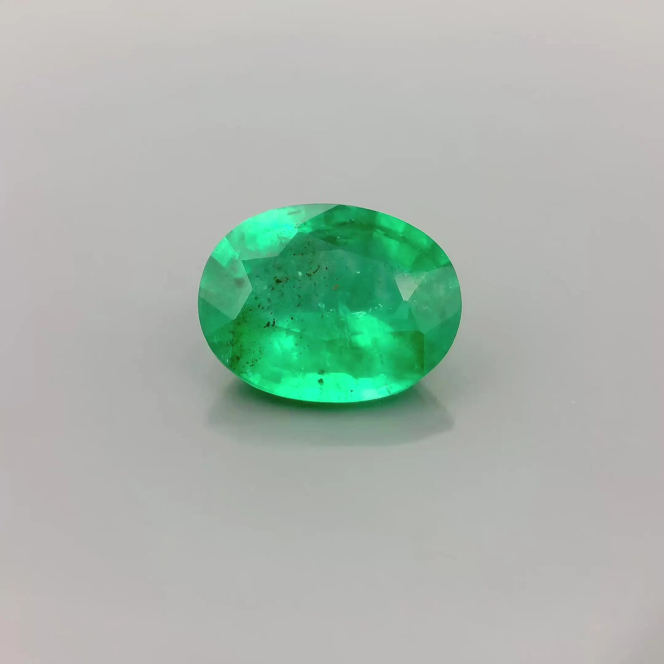 1.34ct Oval Natural Emerald (Colour Green, Clarity Moderately Included, Cut Faceted)