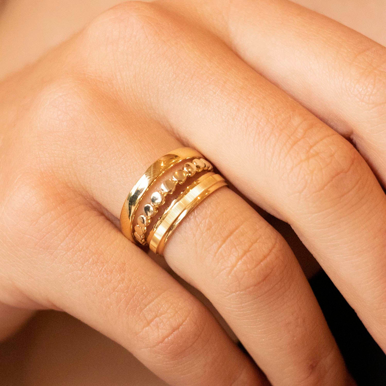 9k Yellow Gold Graduated Circles Stacker Band