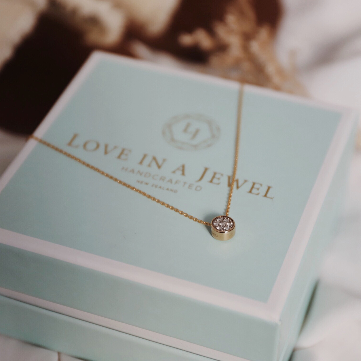 Love in a Jewel Full Chic Pendant